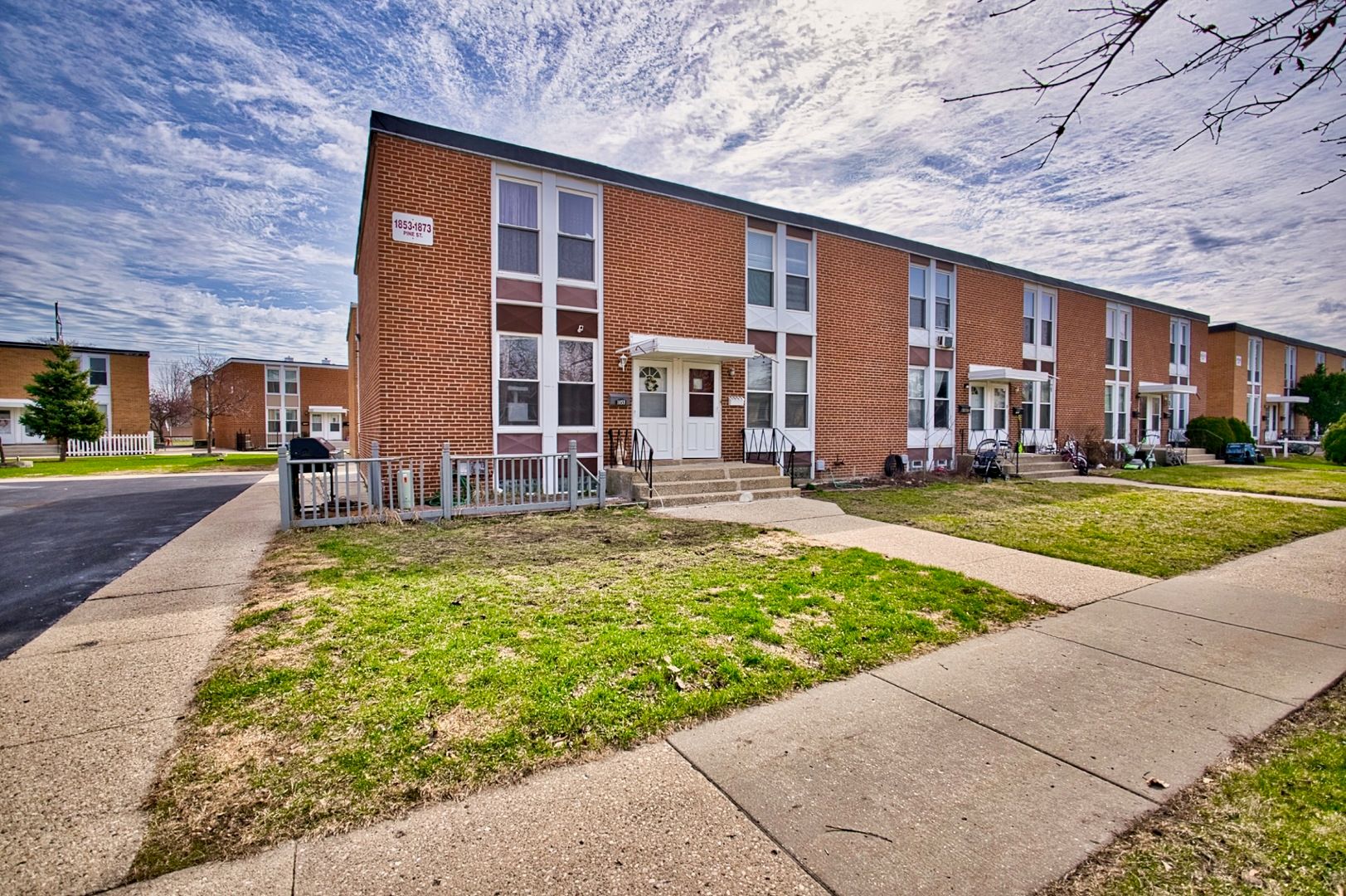 1857 Pine Street — Des Plaines, IL 60018