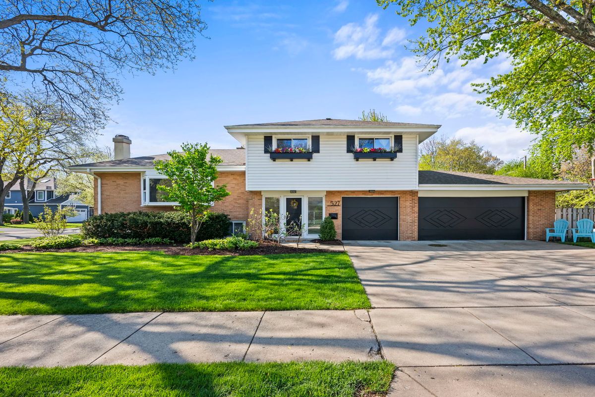 527 CUMNOR Court, Deerfield, IL 60015