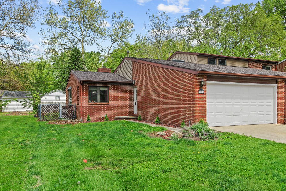 3304 Halifax Drive, Champaign, IL 61822