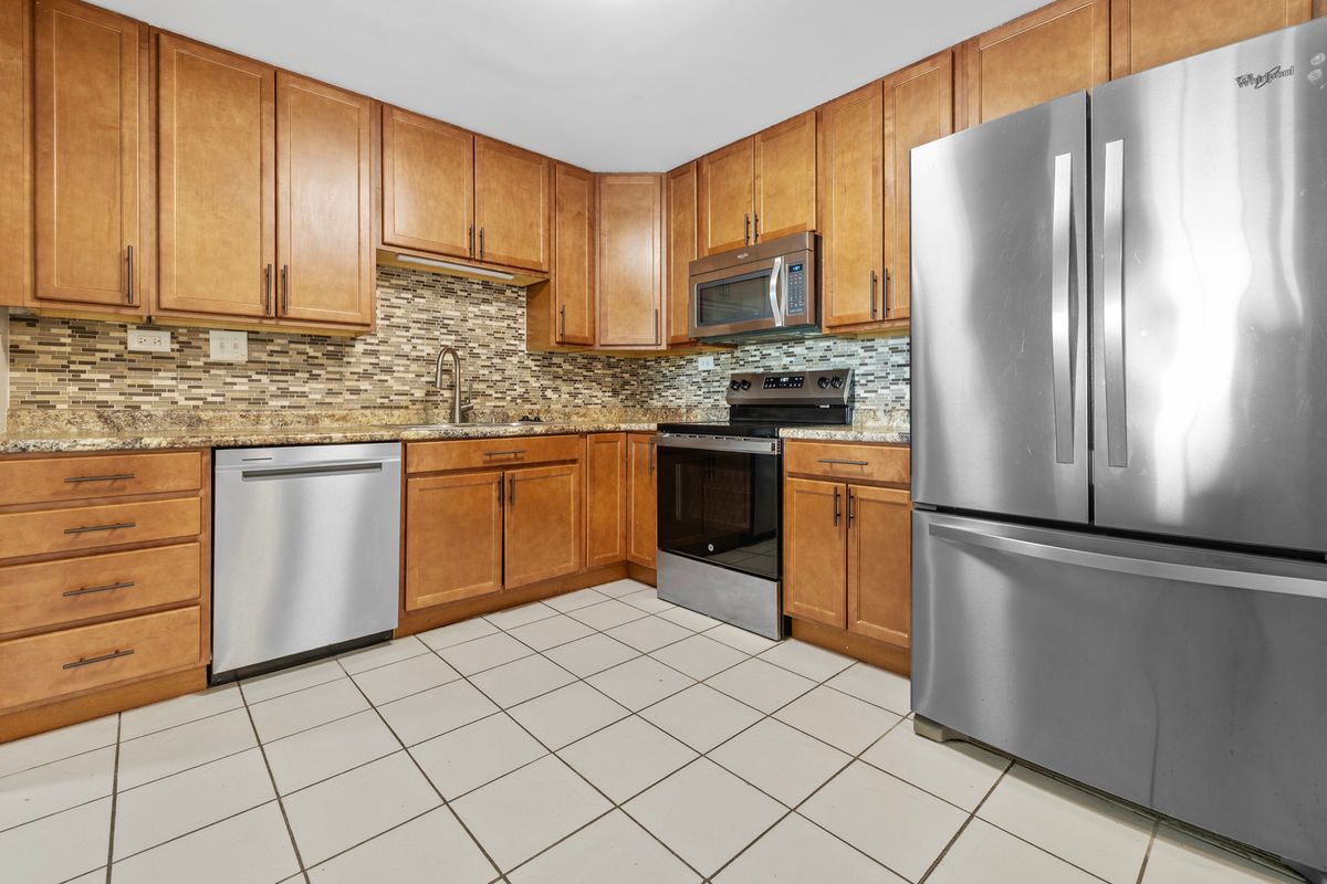 375 Plum Creek Drive #312, Wheeling, IL 60090