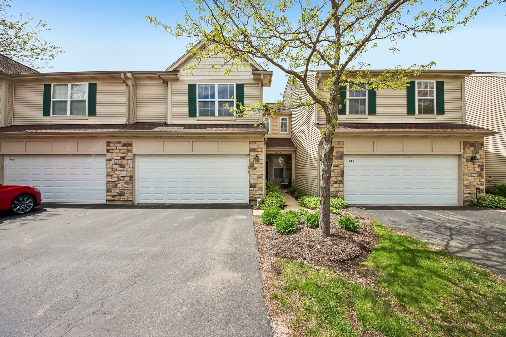 612 Shakespeare Drive — Grayslake, IL 60030