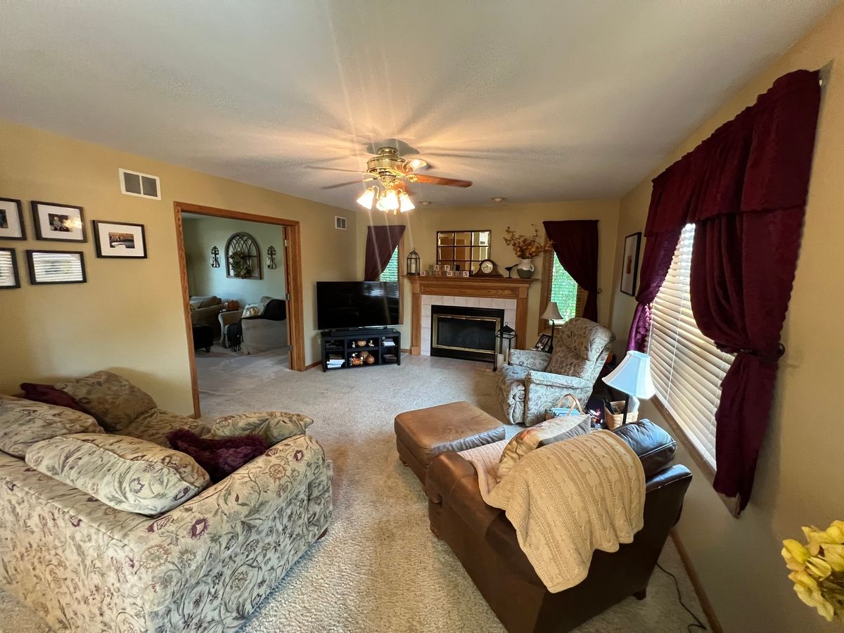 26704 S Overland Drive, Channahon, IL 60410