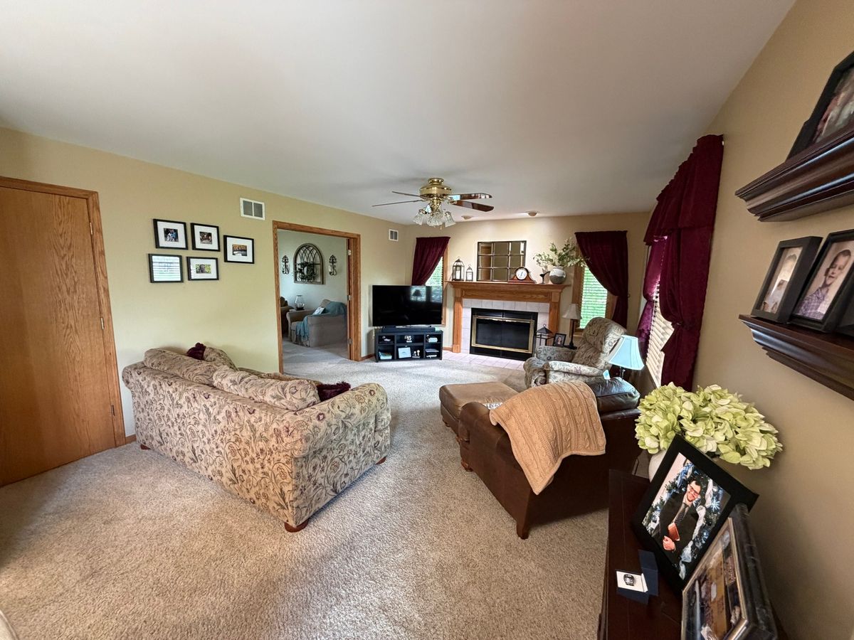 26704 S Overland Drive, Channahon, IL 60410