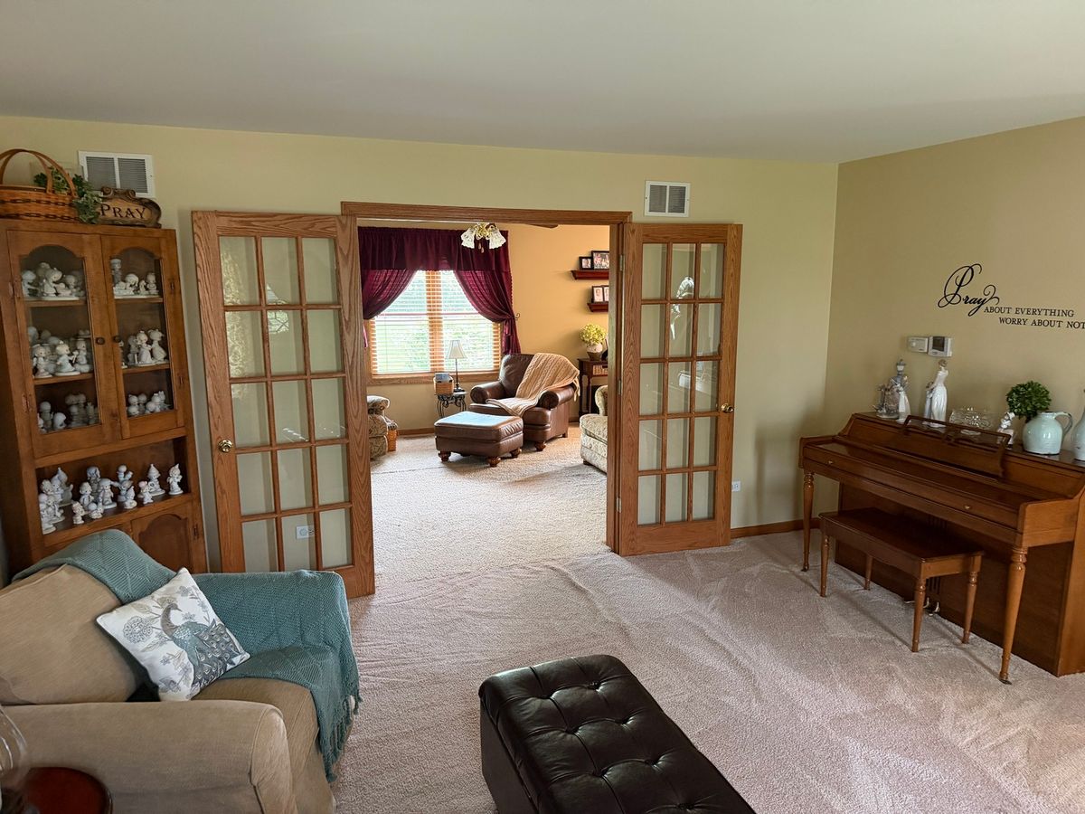 26704 S Overland Drive, Channahon, IL 60410
