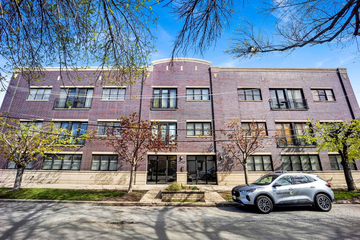 2310 NELSON Street, Chicago, IL 60618