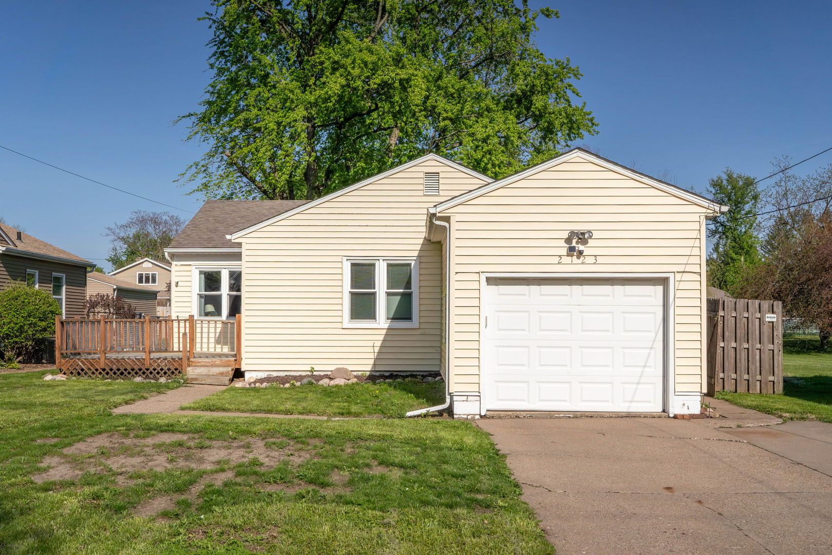 2123 32ND Street — Rock Island, IL 61201