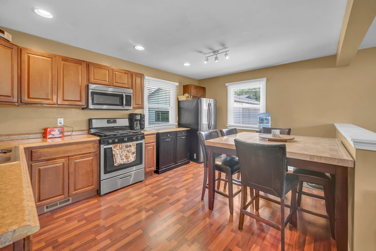 137 Birchwood Road, Carpentersville, IL 60110