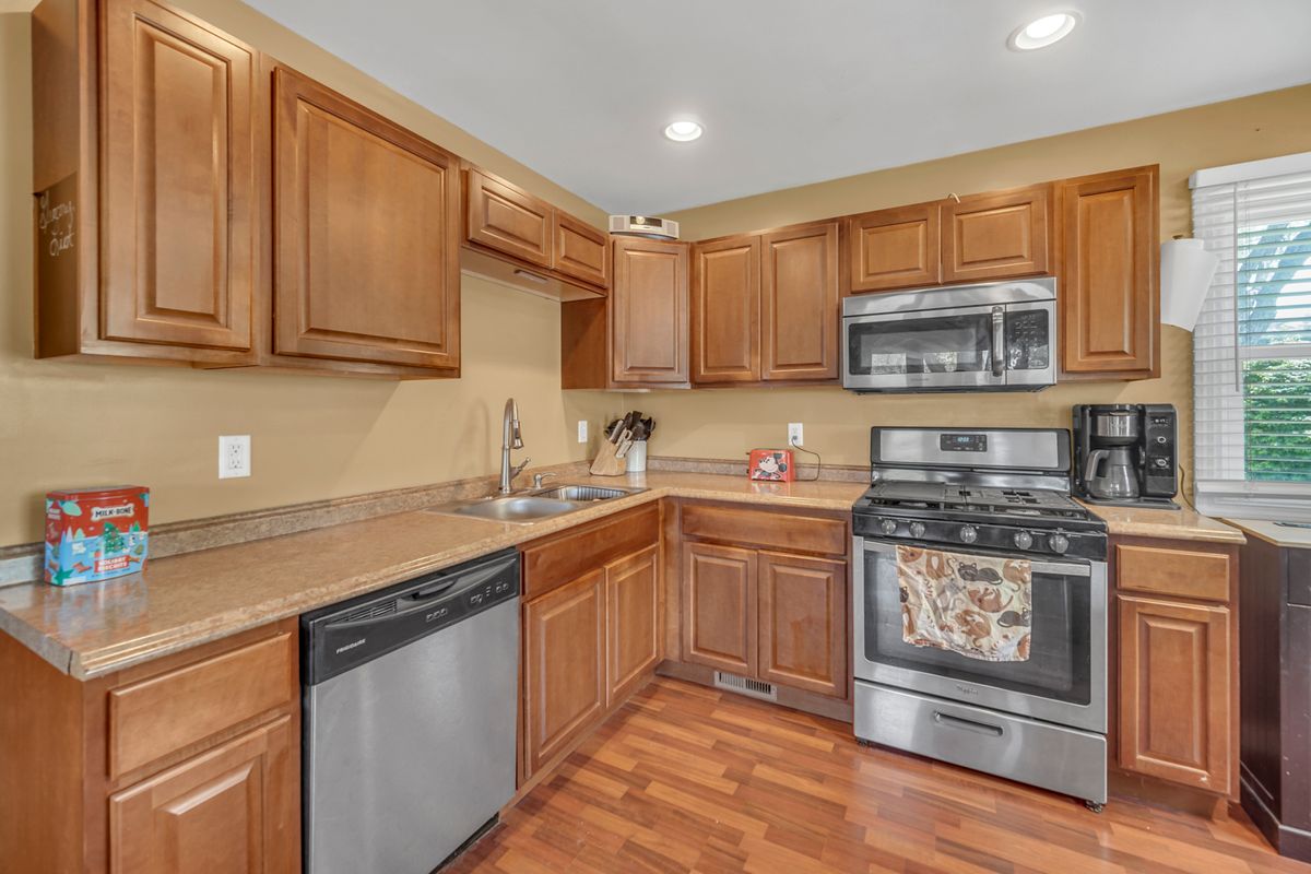 137 Birchwood Road, Carpentersville, IL 60110