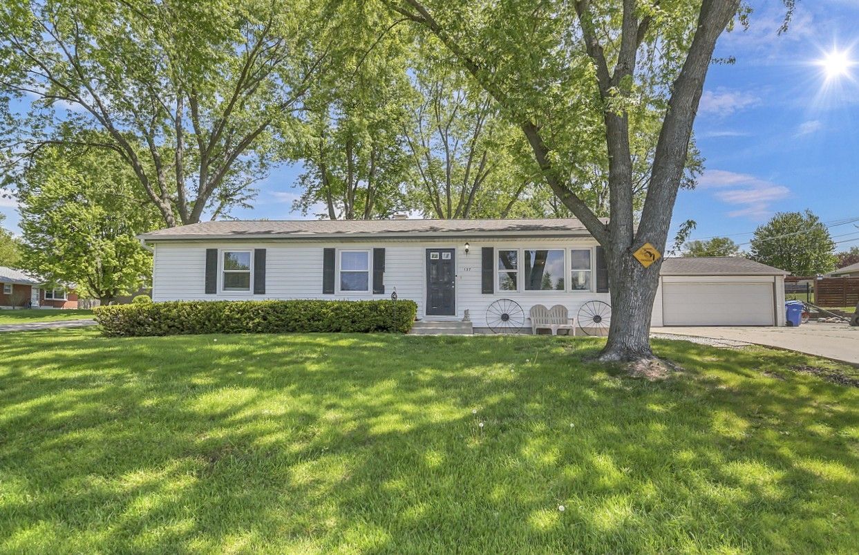 137 Birchwood Road — Carpentersville, IL 60110
