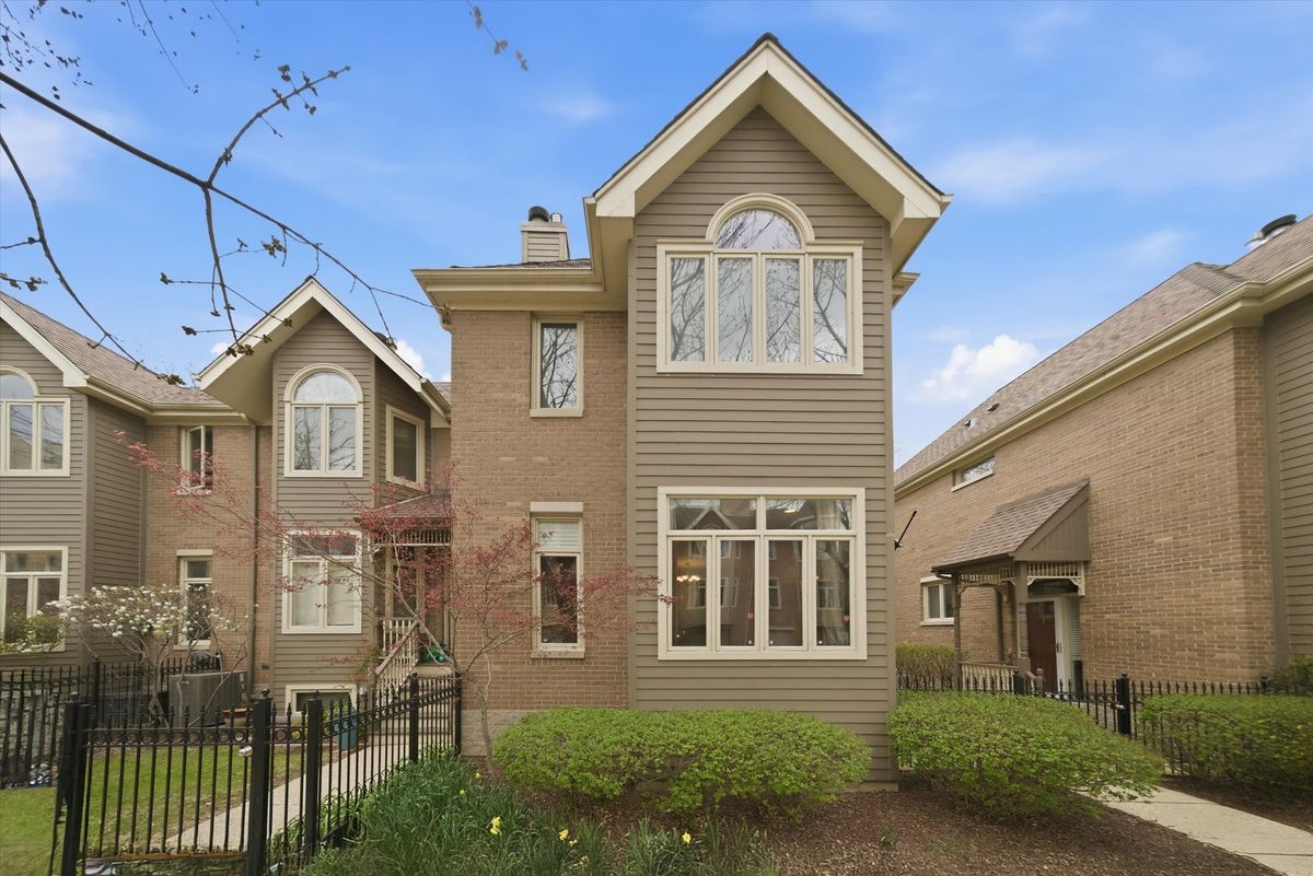 1248 Fletcher Street, Chicago, IL 60657