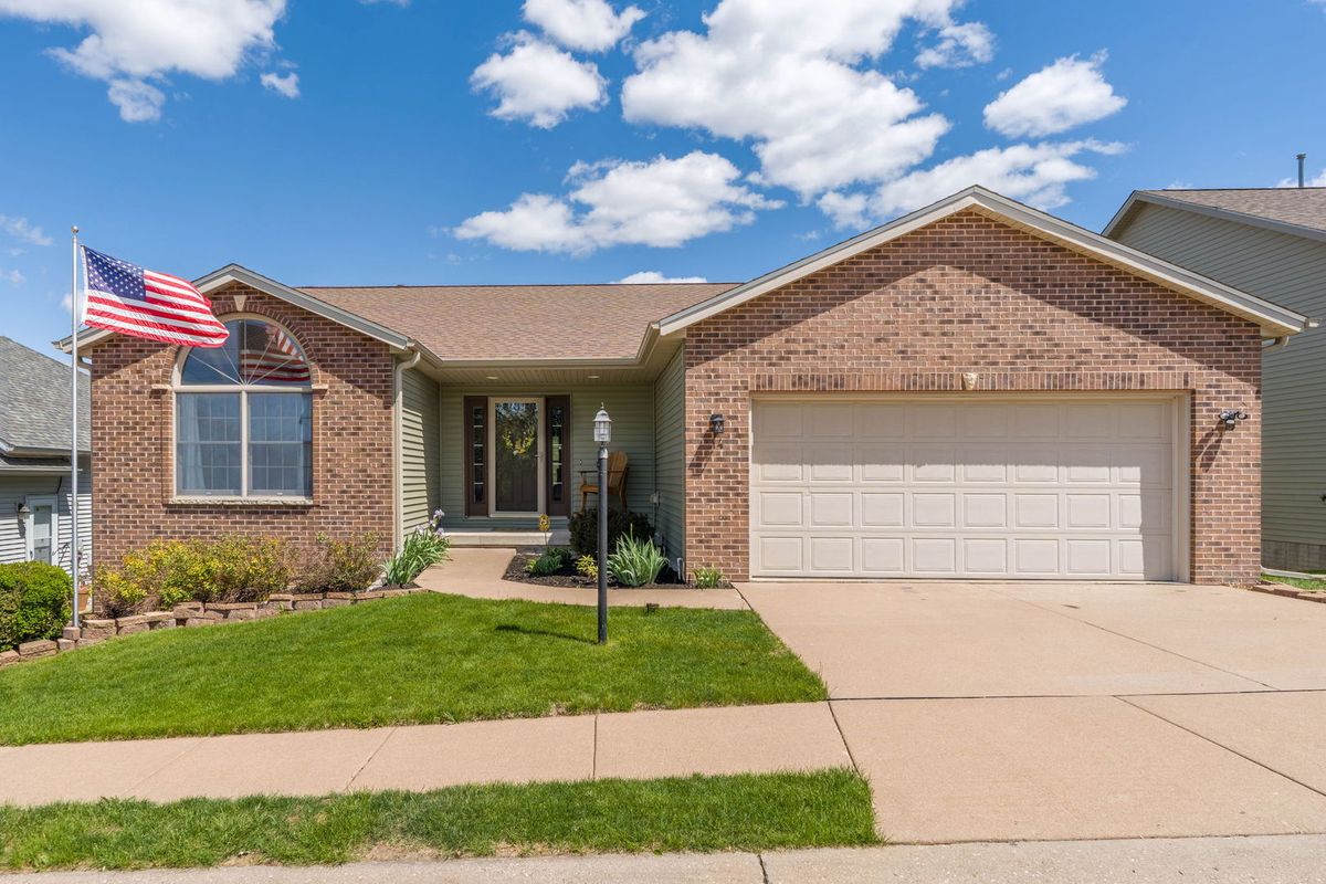 14 Hidden Valley Circle, Davenport, IA 52804