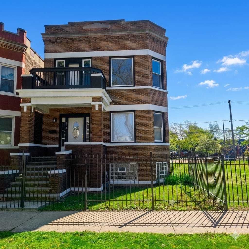 619 N Ridgeway Avenue — Chicago, IL 60624