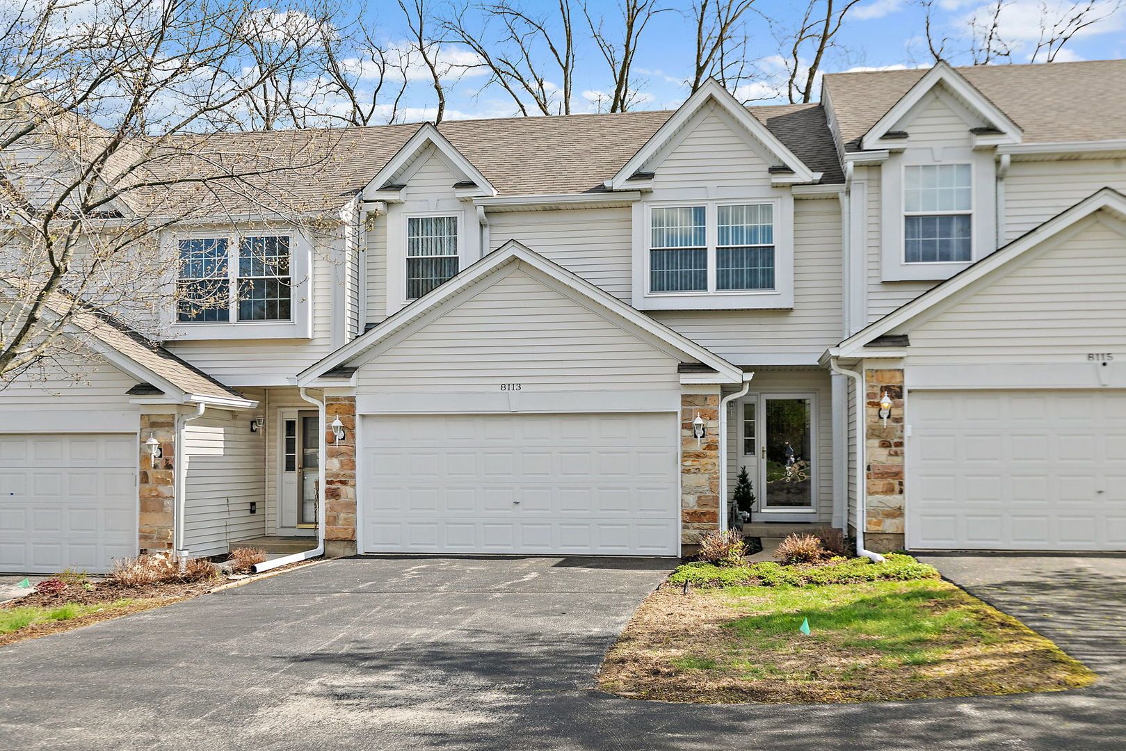 8113 Sierra Woods Lane — Carpentersville, IL 60110