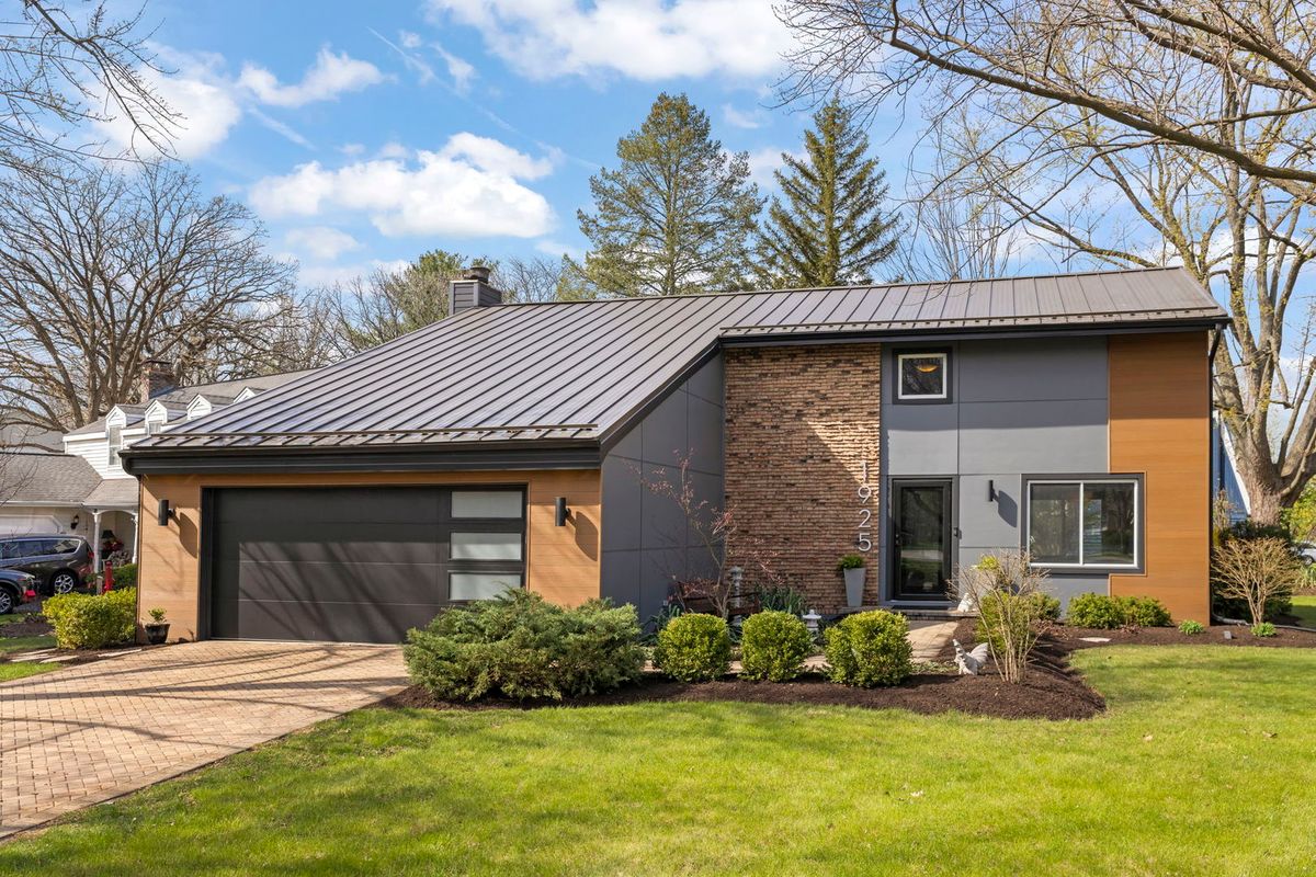 1925 Coach Drive, Naperville, IL 60565