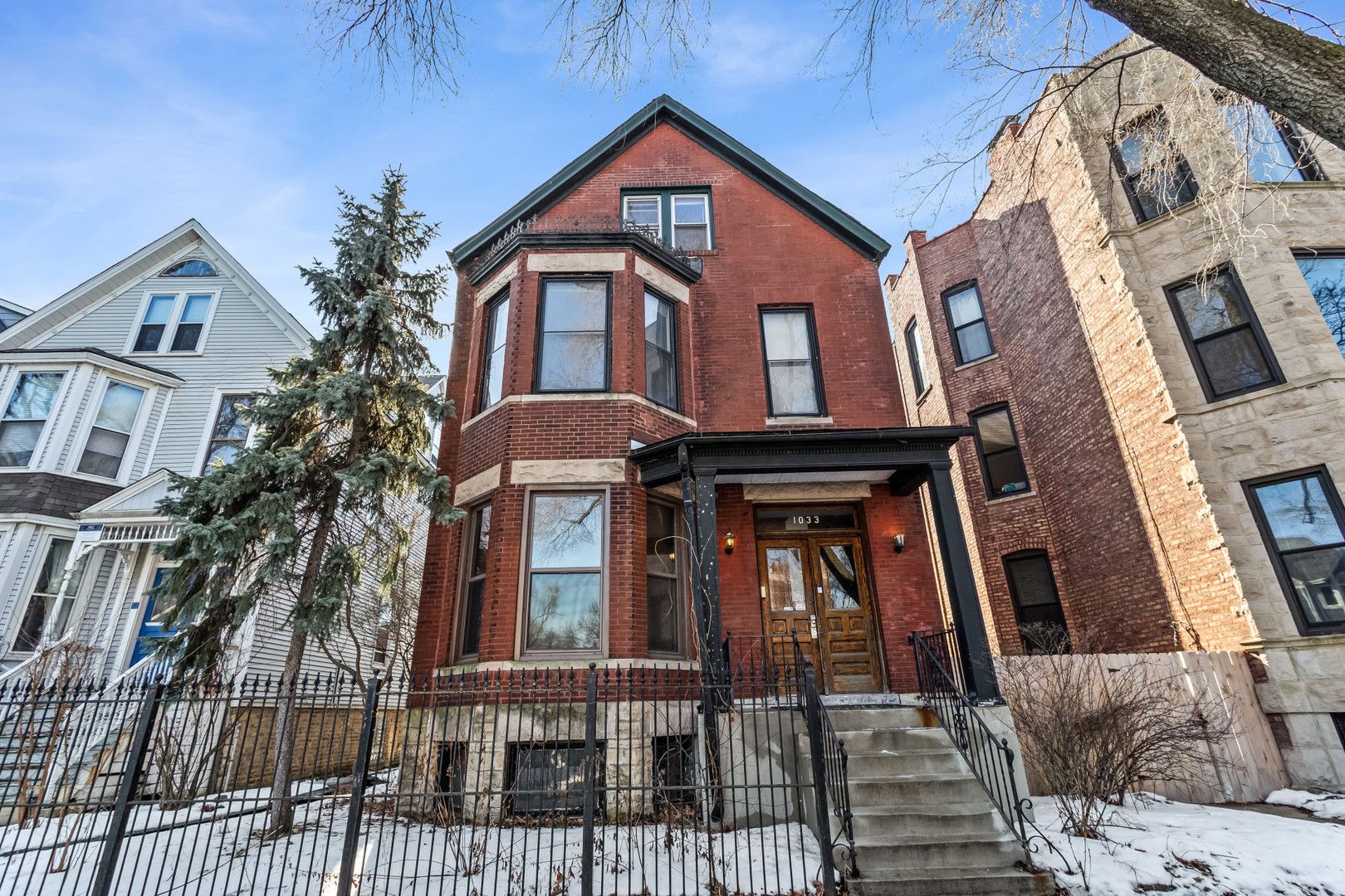 1033 W Wellington Avenue — Chicago, IL 60657