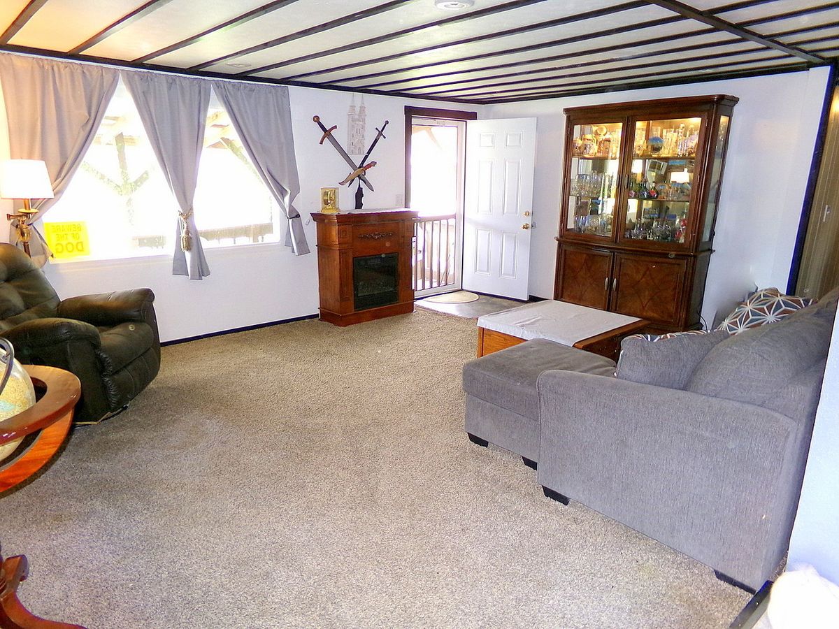 1104 VAN BUREN Avenue, Sandoval, IL 62882