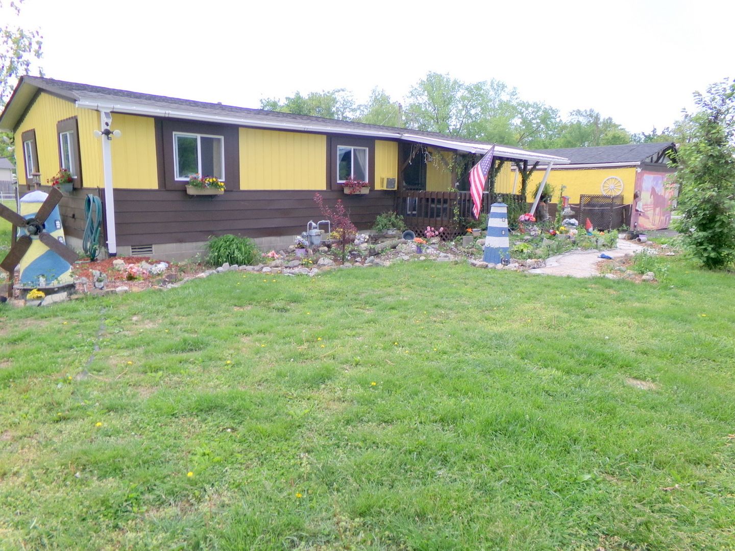 1104 VAN BUREN Avenue — Sandoval, IL 62882