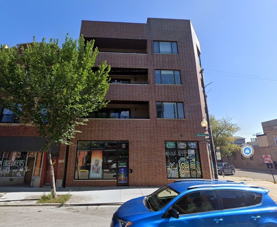 2933 N Milwaukee Avenue — Chicago, IL 60618