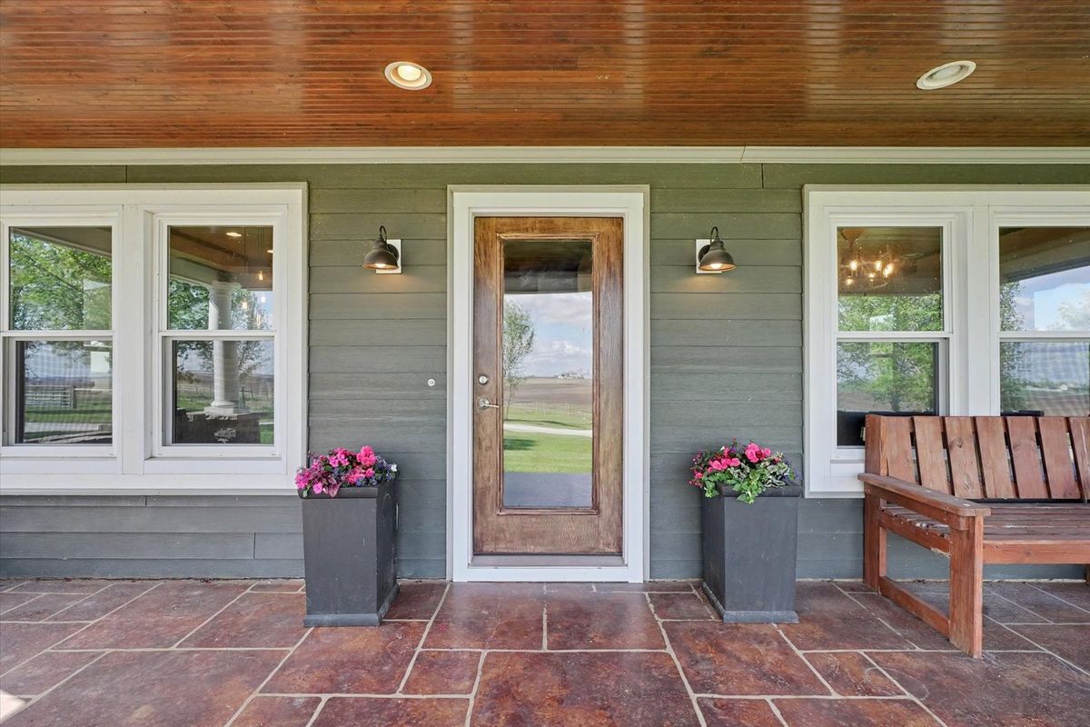 660 N 3000 East Road, Strawn, IL 61775