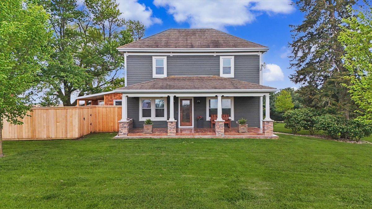 660 N 3000 East Road, Strawn, IL 61775