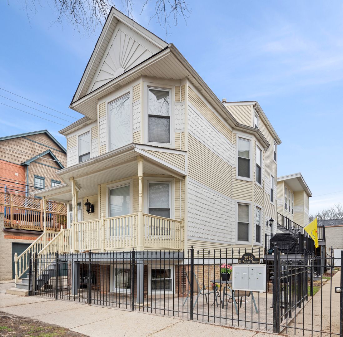 3943 N Paulina Street #G — Chicago, IL 60613