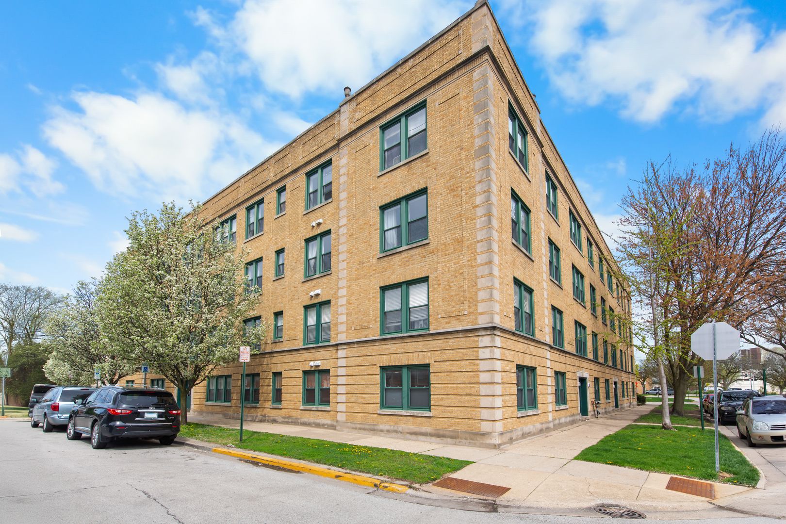 9100 Lamon Avenue #2S — Skokie, IL 60077