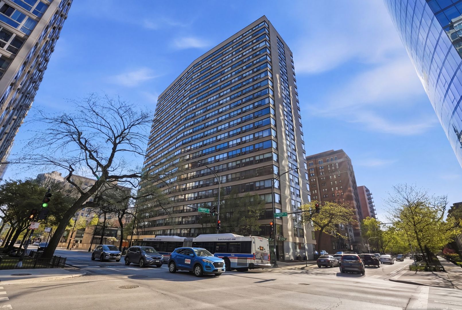2930 N Sheridan Road #306 — Chicago, IL 60657