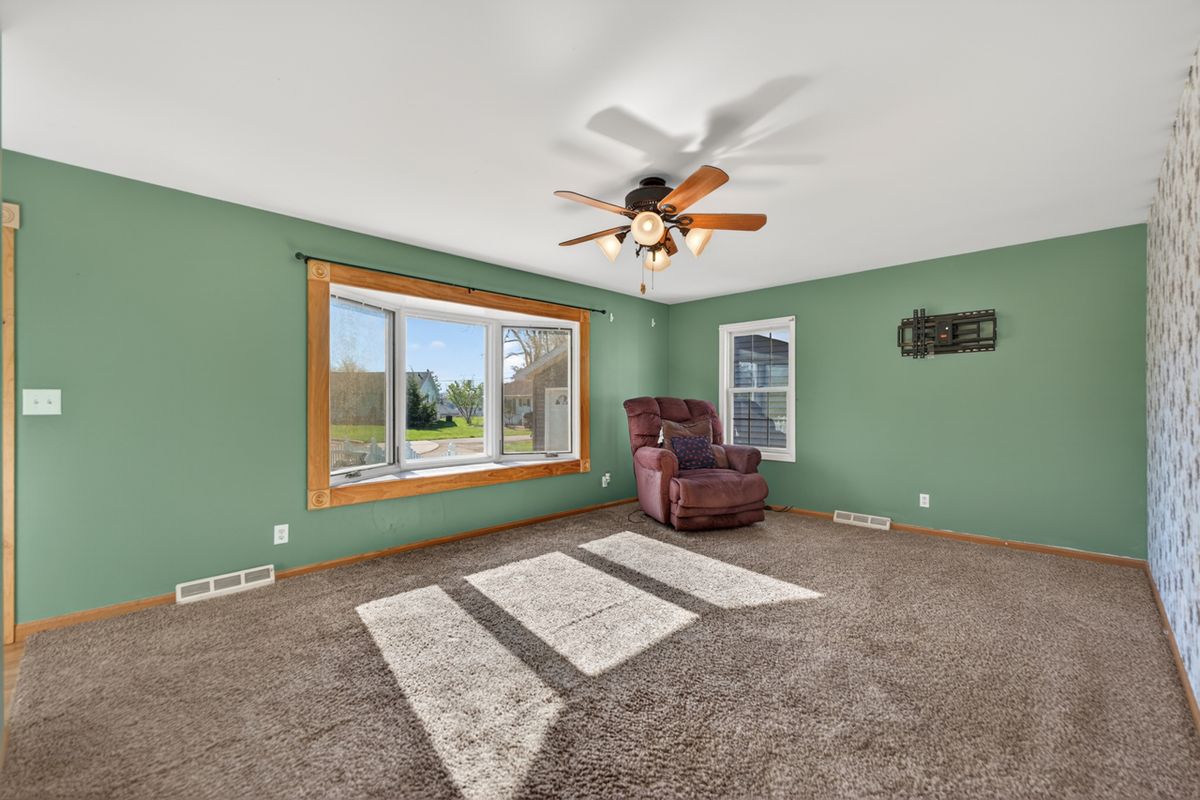 1 IRVINE, Galena, IL 61036