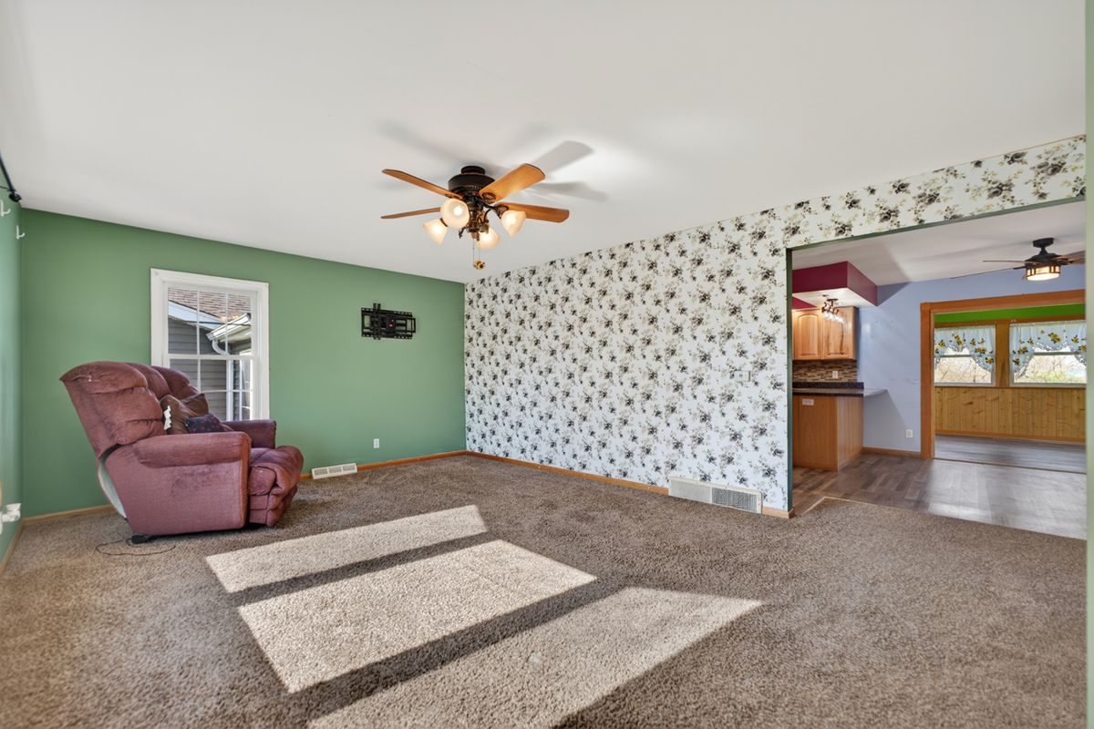 1 IRVINE, Galena, IL 61036