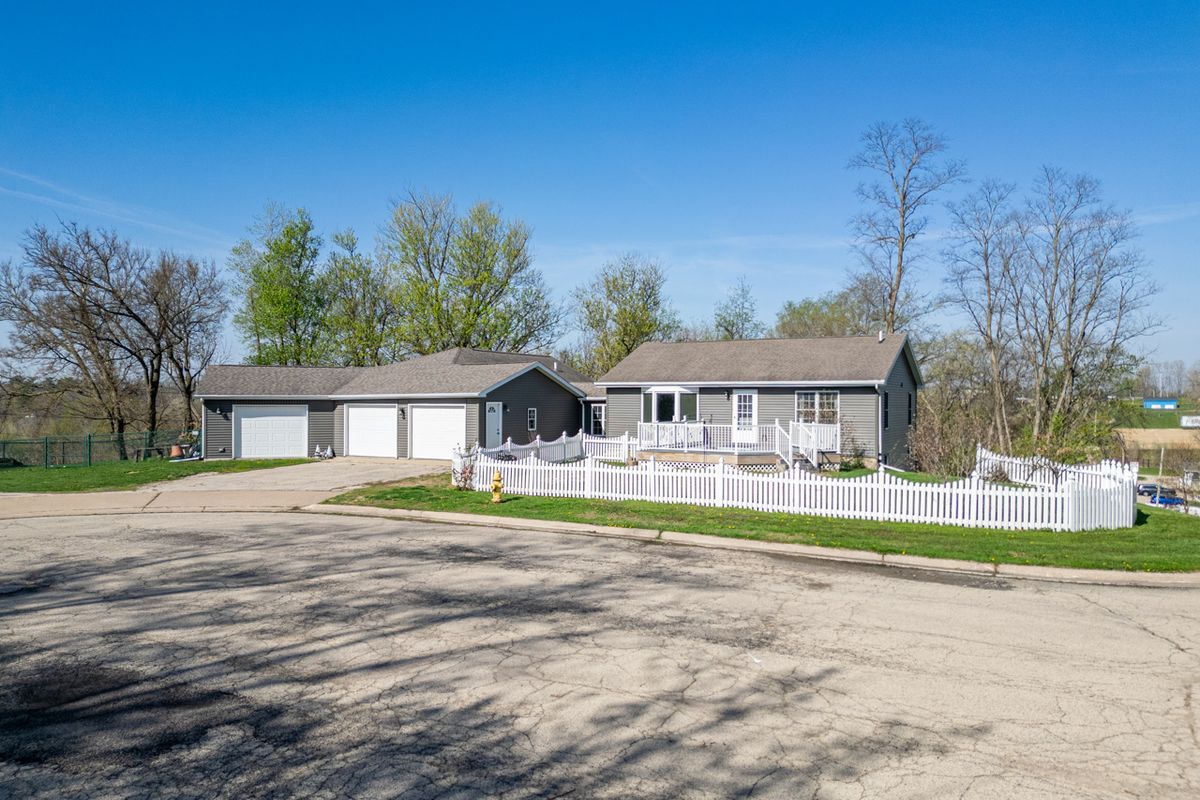 1 IRVINE, Galena, IL 61036