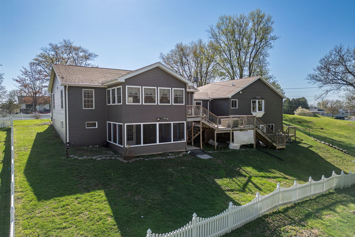1 IRVINE, Galena, IL 61036
