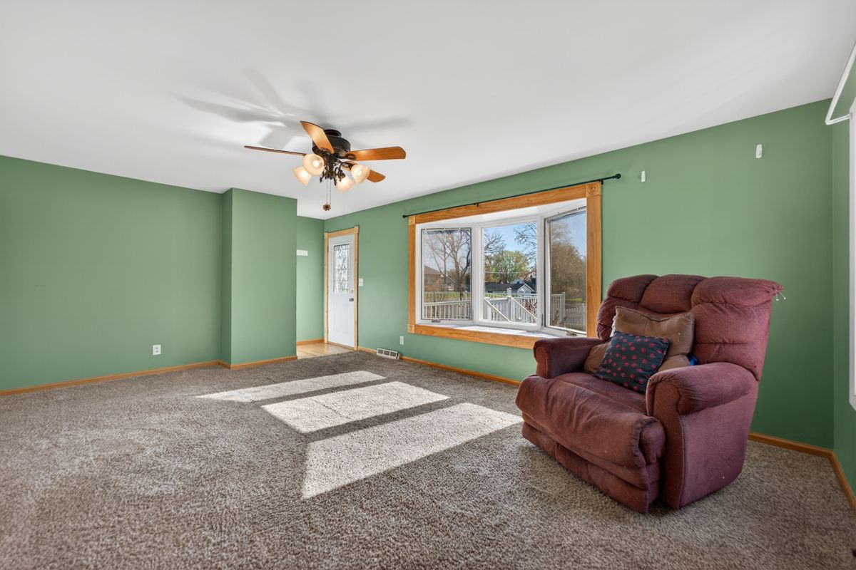 1 IRVINE, Galena, IL 61036
