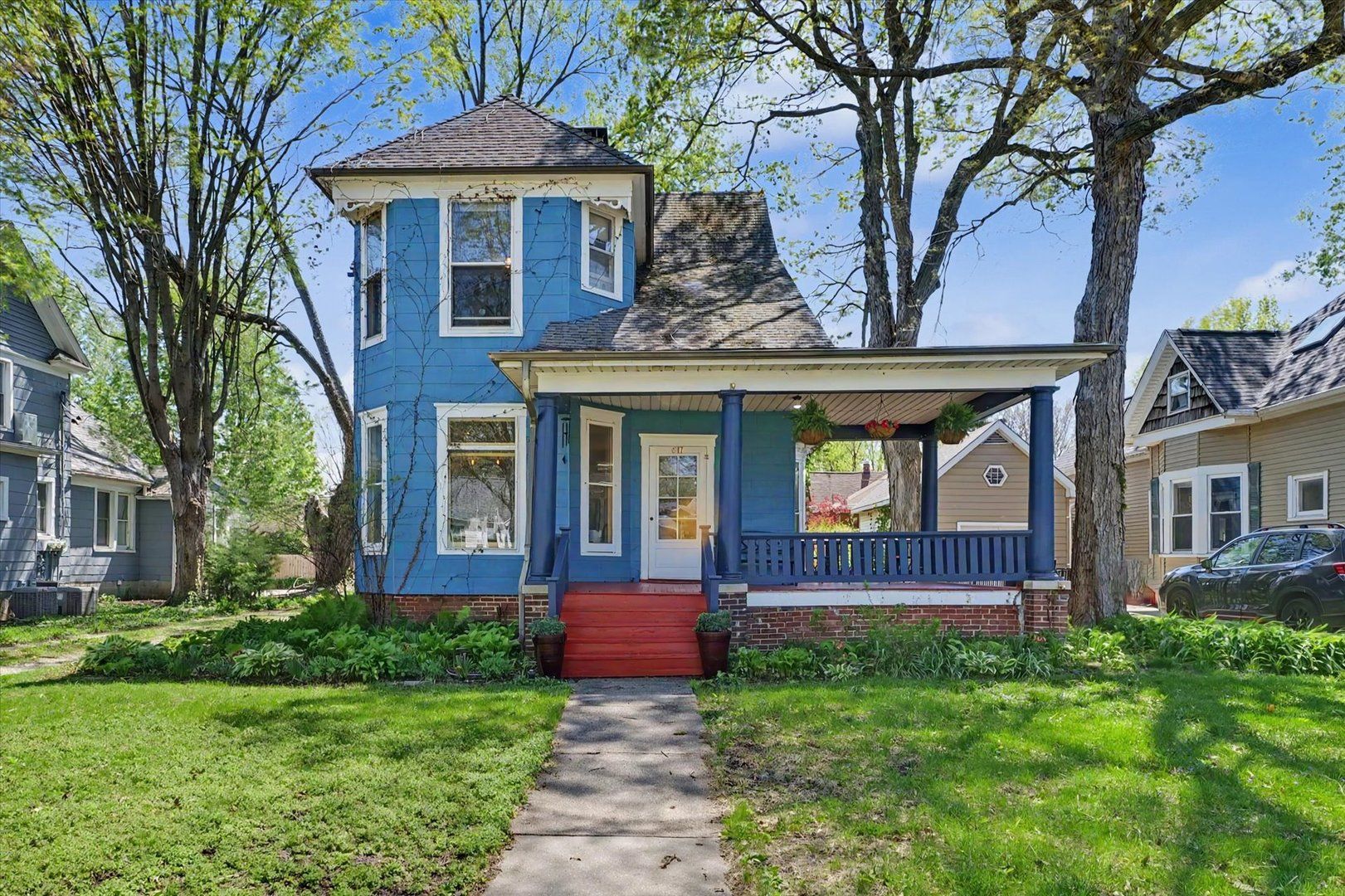 617 W White Street — Champaign, IL 61820