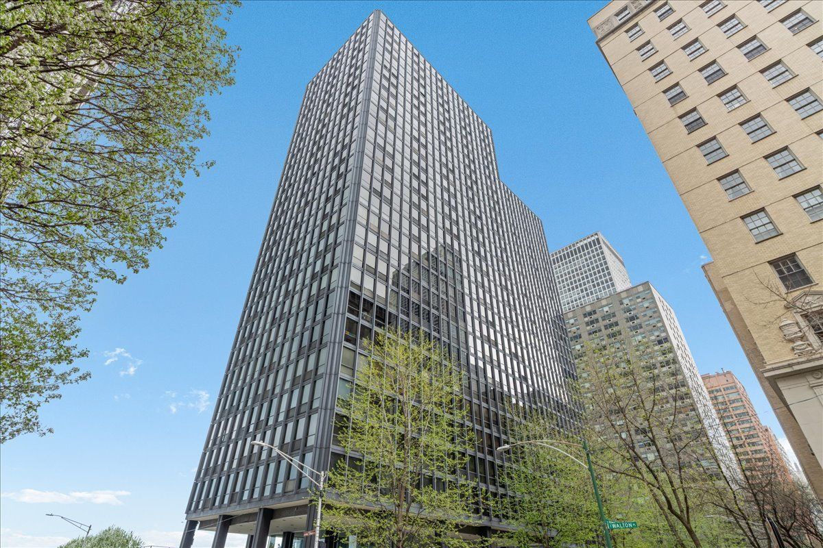 910 N Lake Shore Drive #2820 — Chicago, IL 60611