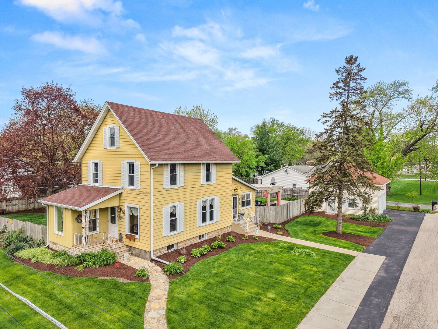 155 Maple Street — Sugar Grove, IL 60554
