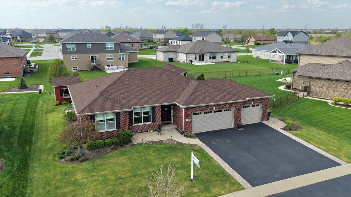 2373 Alta Vista Drive, New Lenox, IL 60451