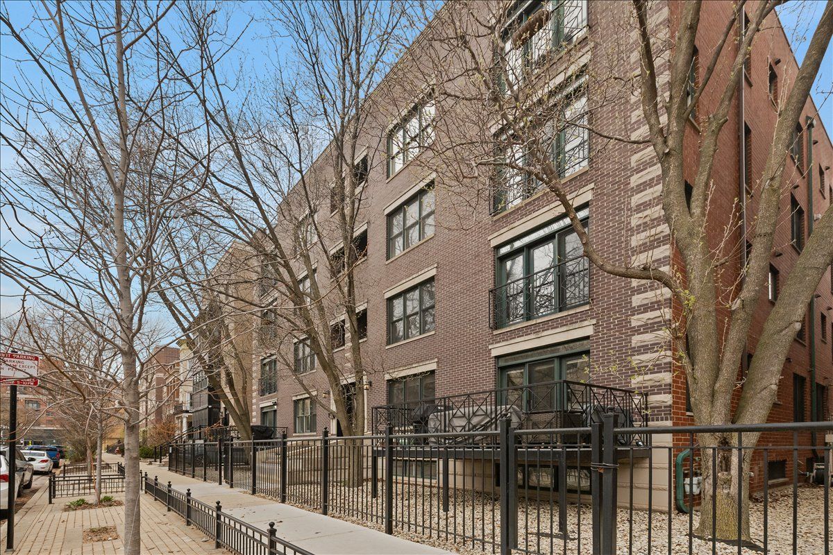 714 W Melrose Street #4E — Chicago, IL 60657
