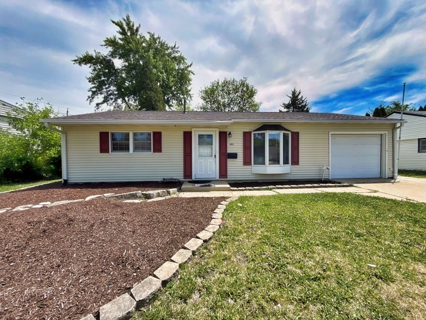 401 Holly Drive — Streamwood, IL 60107