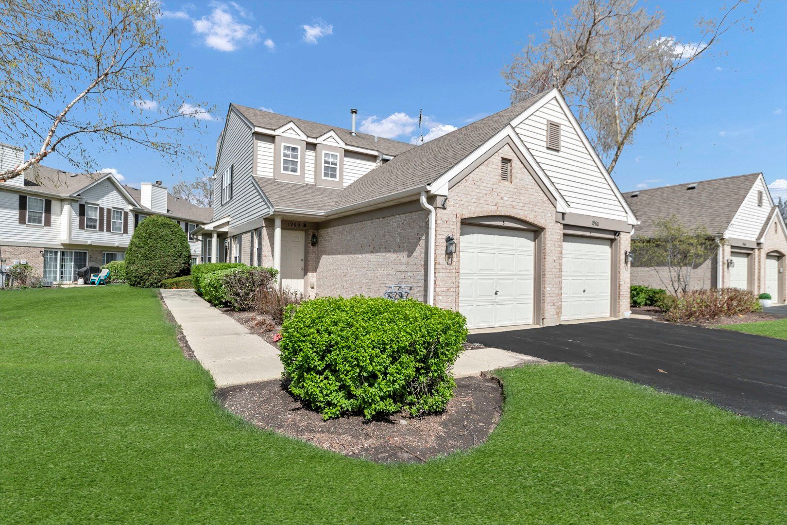 1960 HERON Avenue #B — Schaumburg, IL 60193
