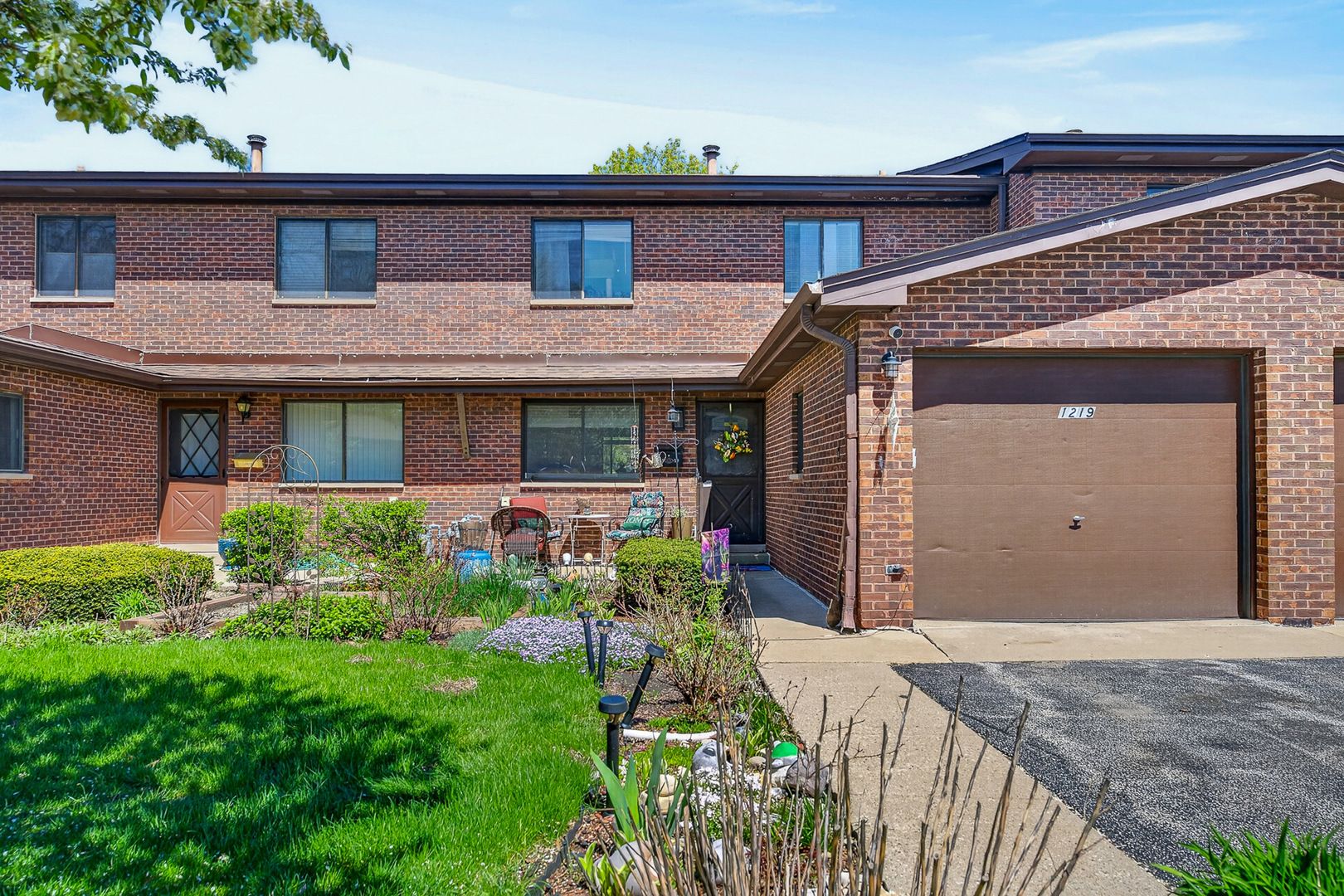 1219 Hunters Lane #1219 — Lake Zurich, IL 60047