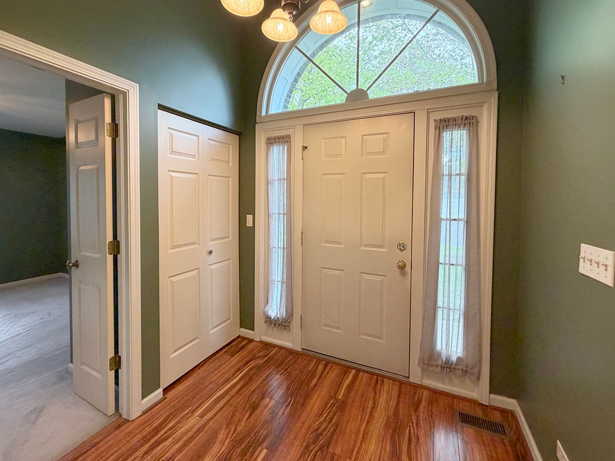 281 Governors Lane #281, Elgin, IL 60123