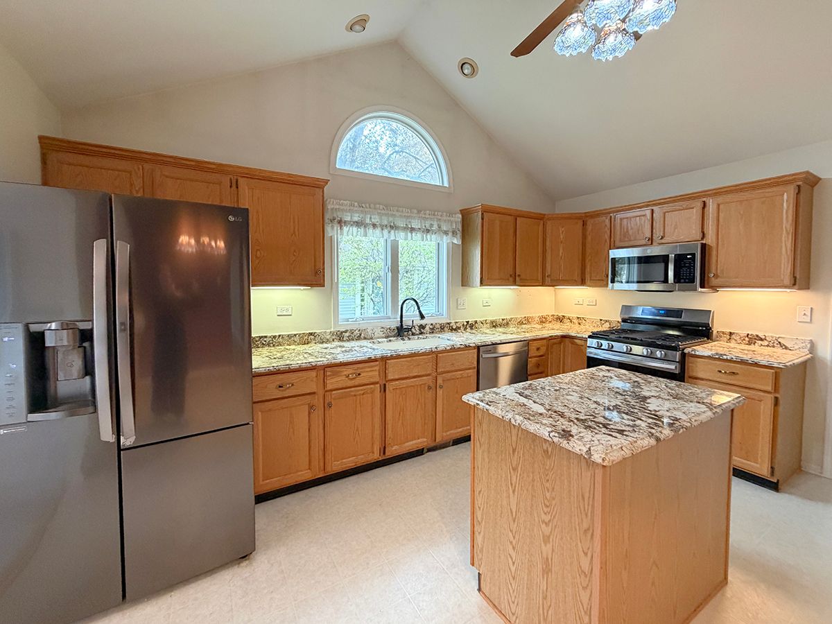 281 Governors Lane #281, Elgin, IL 60123