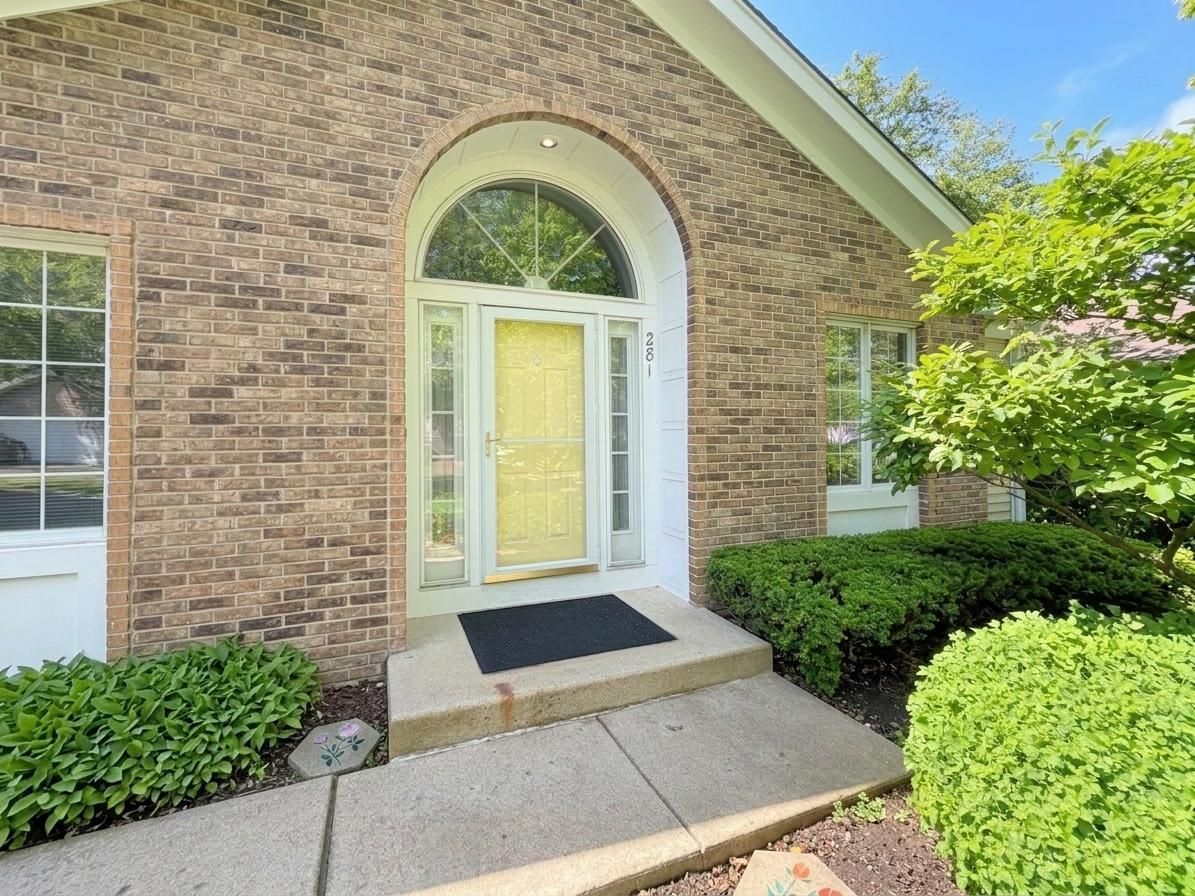 281 Governors Lane #281, Elgin, IL 60123