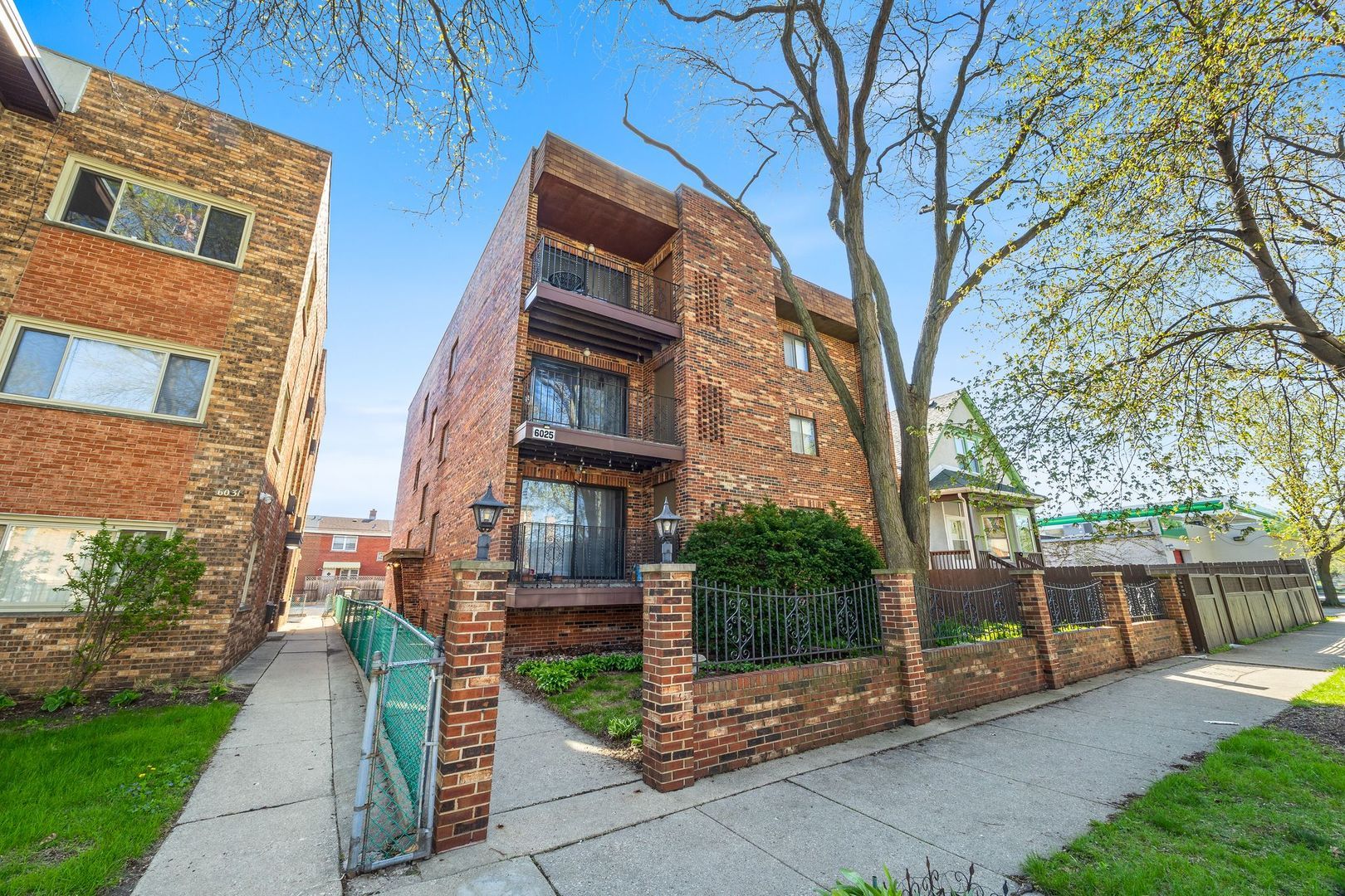 6025 N Wolcott Avenue #3R — Chicago, IL 60660