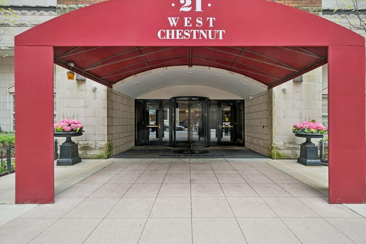 21 CHESTNUT Street, Chicago, IL 60610