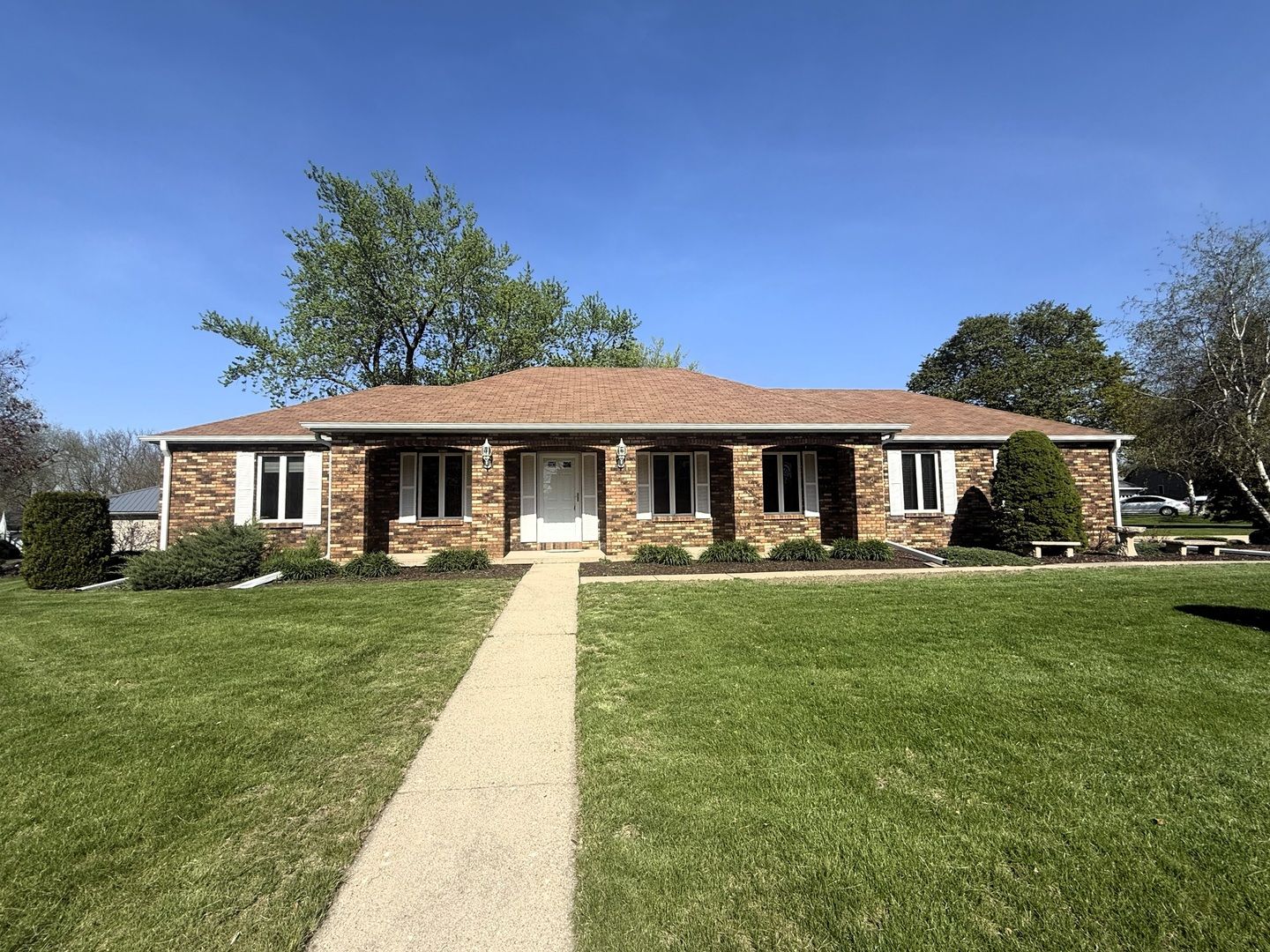 300 Fieldstone Lane — Dixon, IL 61021