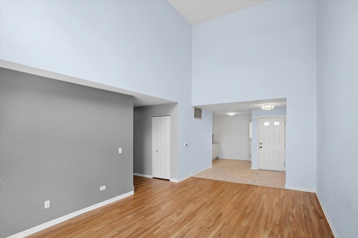 1009 Huntington Drive, Elk Grove Village, IL 60007