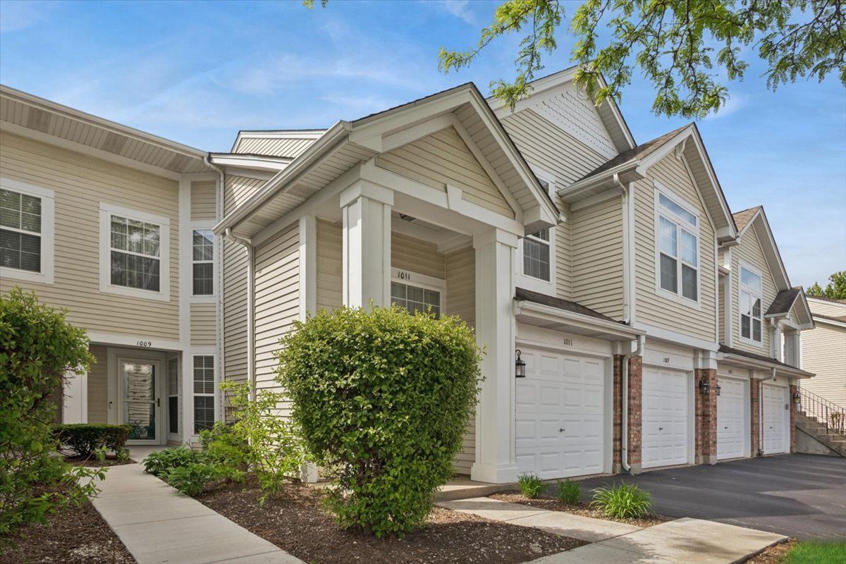 1009 Huntington Drive, Elk Grove Village, IL 60007