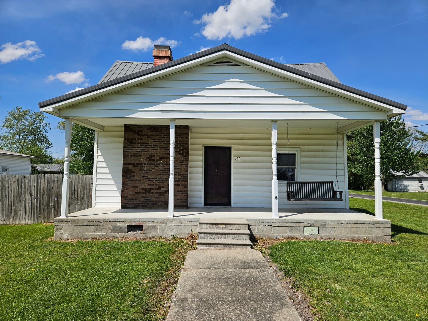 120 E Wayne Street — Geff, IL 62842