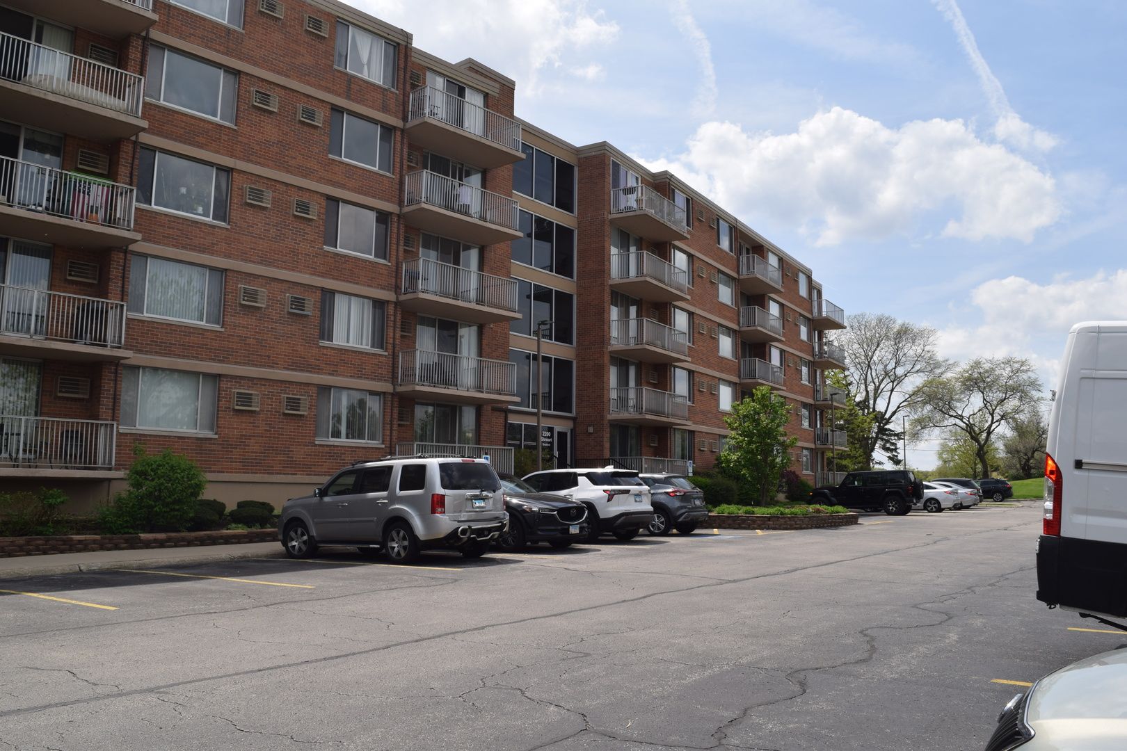 2200 S Stewart Avenue #1C — Lombard, IL 60148